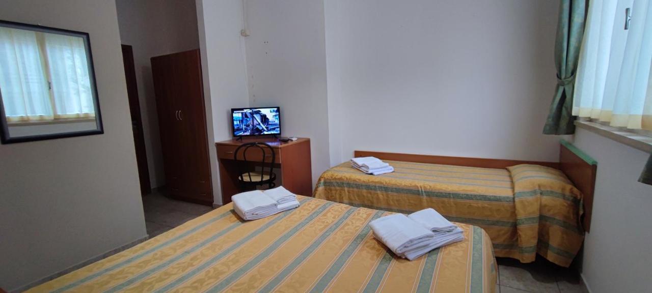 Hotel Zeus Lido Di Classe Room Only Zewnętrze zdjęcie